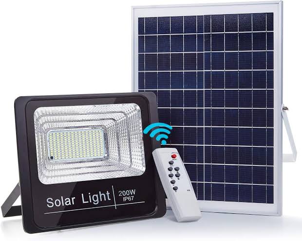200W SOLAR FLOOD LIGHT WITH SEPARATE PANEL – BRIGHT & RELIABLE OUTDOOR LIGHTING
